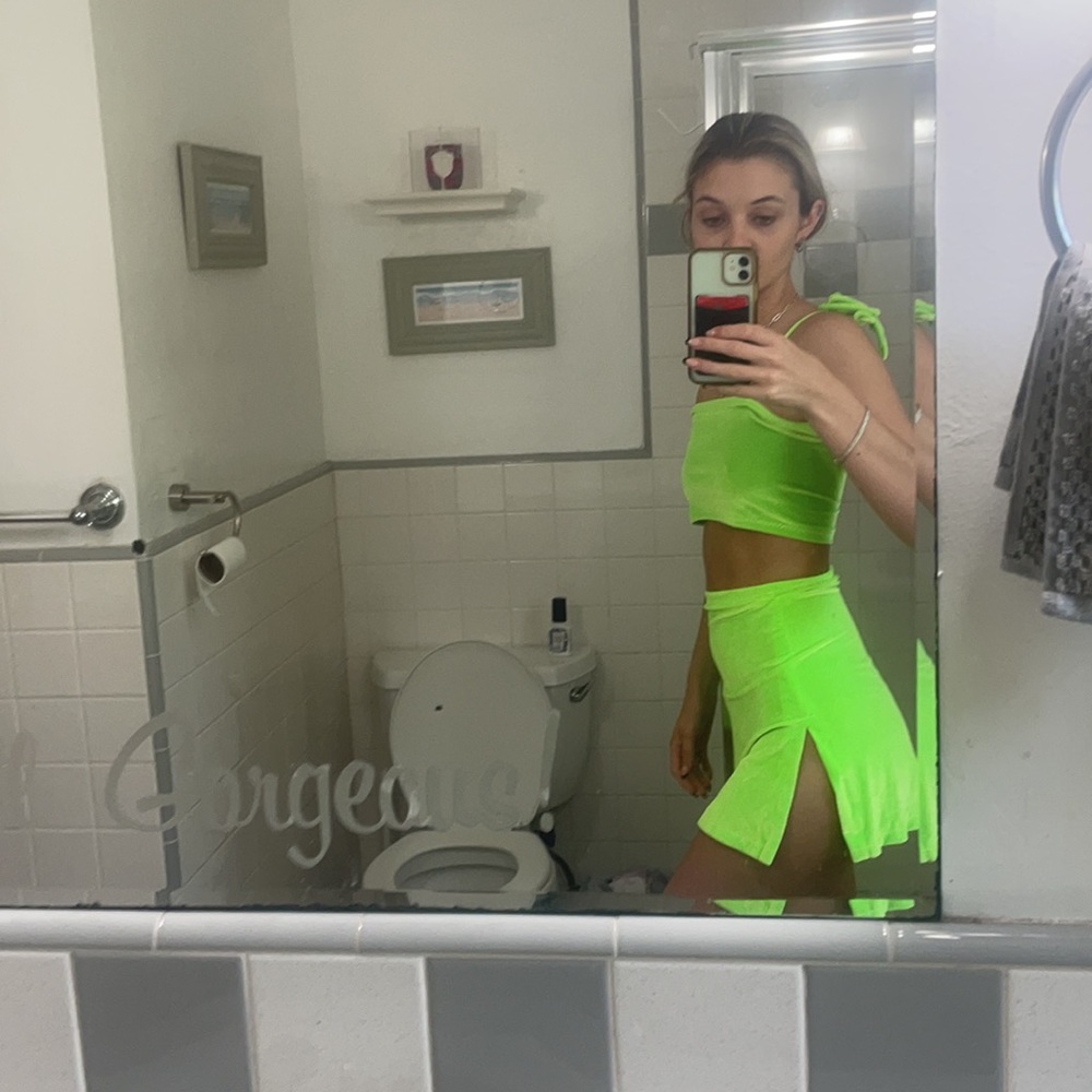 Two piece set - Picture 2 of 4